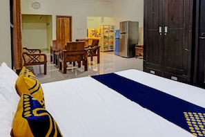 Quarto casal | Escrivaninha, roupa de cama