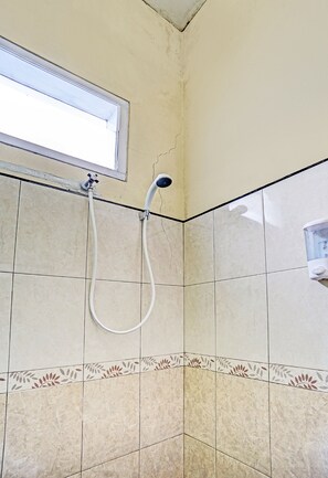 Habitación doble | Baño | Ducha y toallas