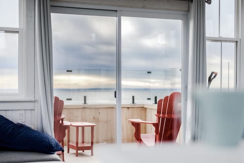 Unique Lighthouse with Bay of Fundy Views & Hot Tub
