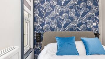 Estudio Confort | Escritorio, espacio para trabajar con laptop y wifi gratis