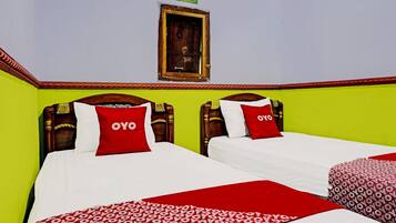 Standard Twin Room | Desk, free WiFi, bed sheets