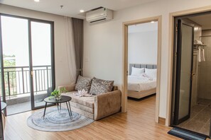 Phòng Deluxe, 1 giường cỡ king | Trang bị nội thất với thiết kế riêng biệt, bàn 