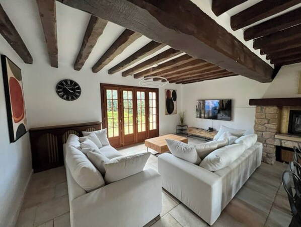 Smart TV, fireplace, video games, table football