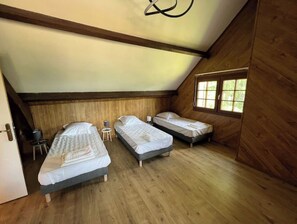 4 chambres, lit de bébé portatif, accès au Wi-Fi (inclus)