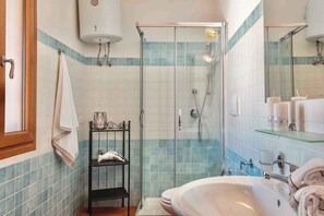 Shower, bidet - Studio with air conditioning (Santa Teresa di Gallura)