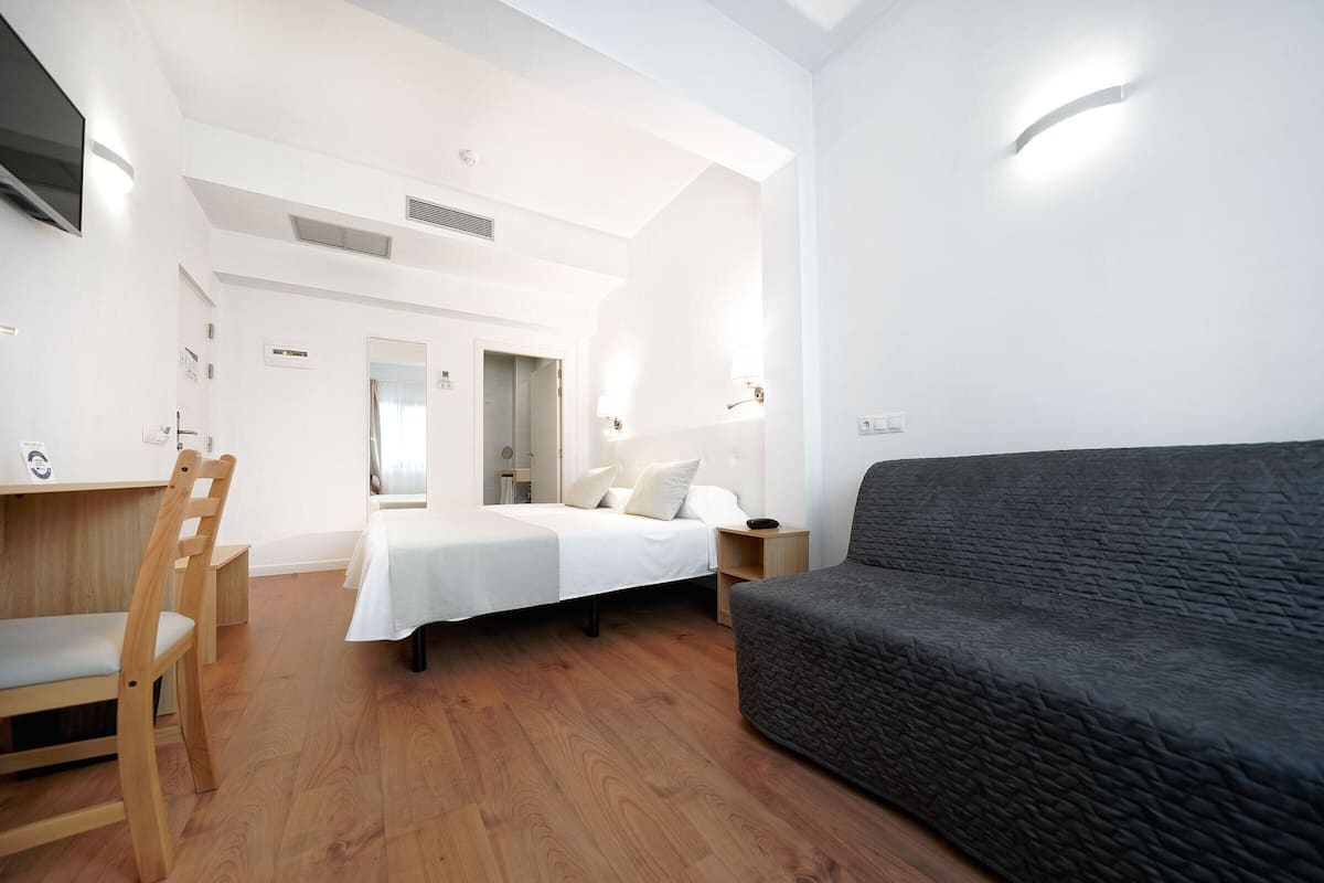 Family Room | Hypo-allergenic bedding, memory-foam beds, minibar, desk