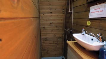 Douche, serviettes fournies