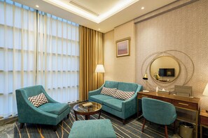 Minibar, desk, laptop workspace, blackout drapes -  IRIS INN NARJIS (Riyadh)