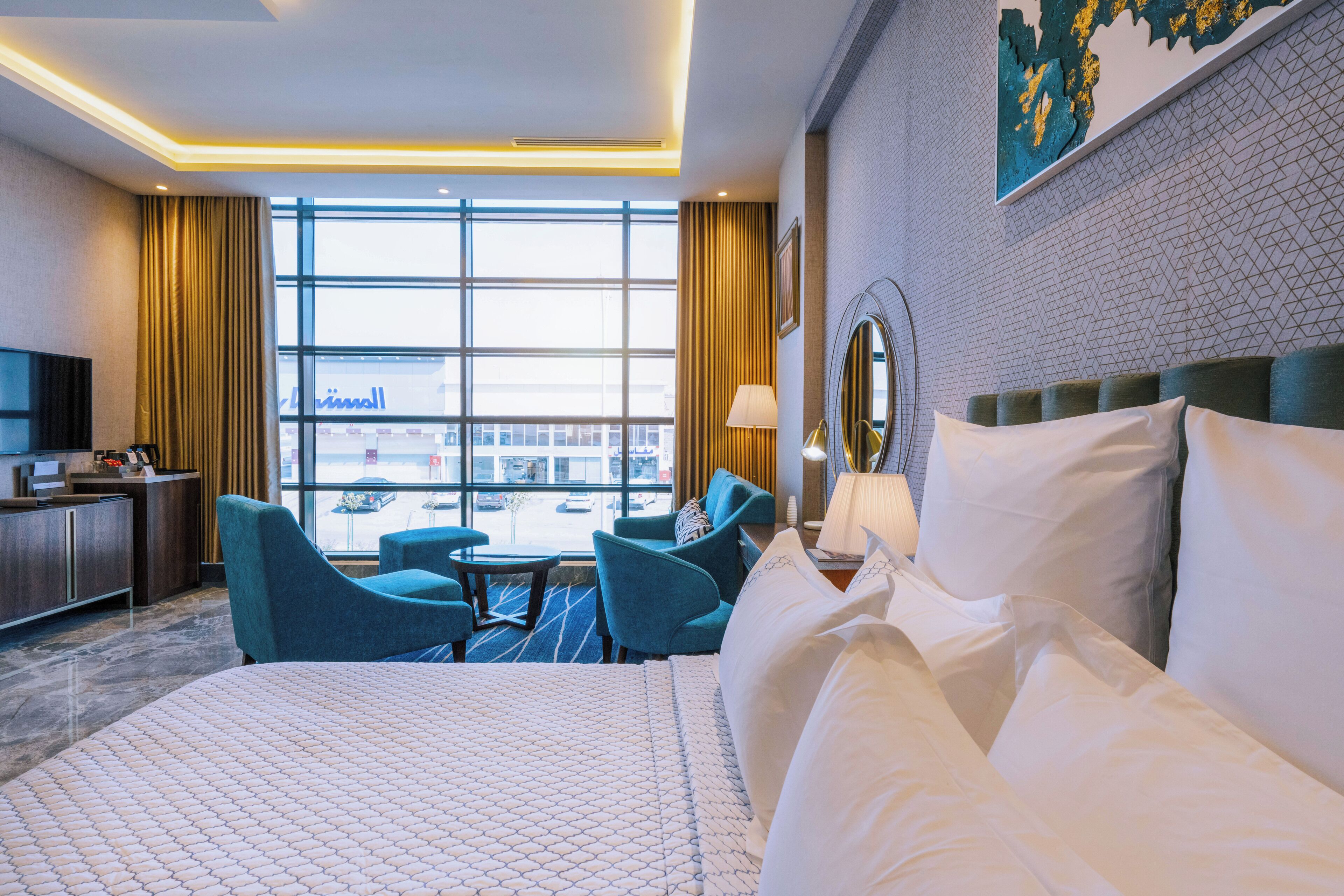 Panoramic Room | Minibar, desk, laptop workspace, blackout drapes