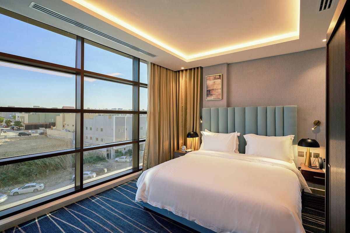 Minibar, bureau, espace de travail pour ordinateur portable