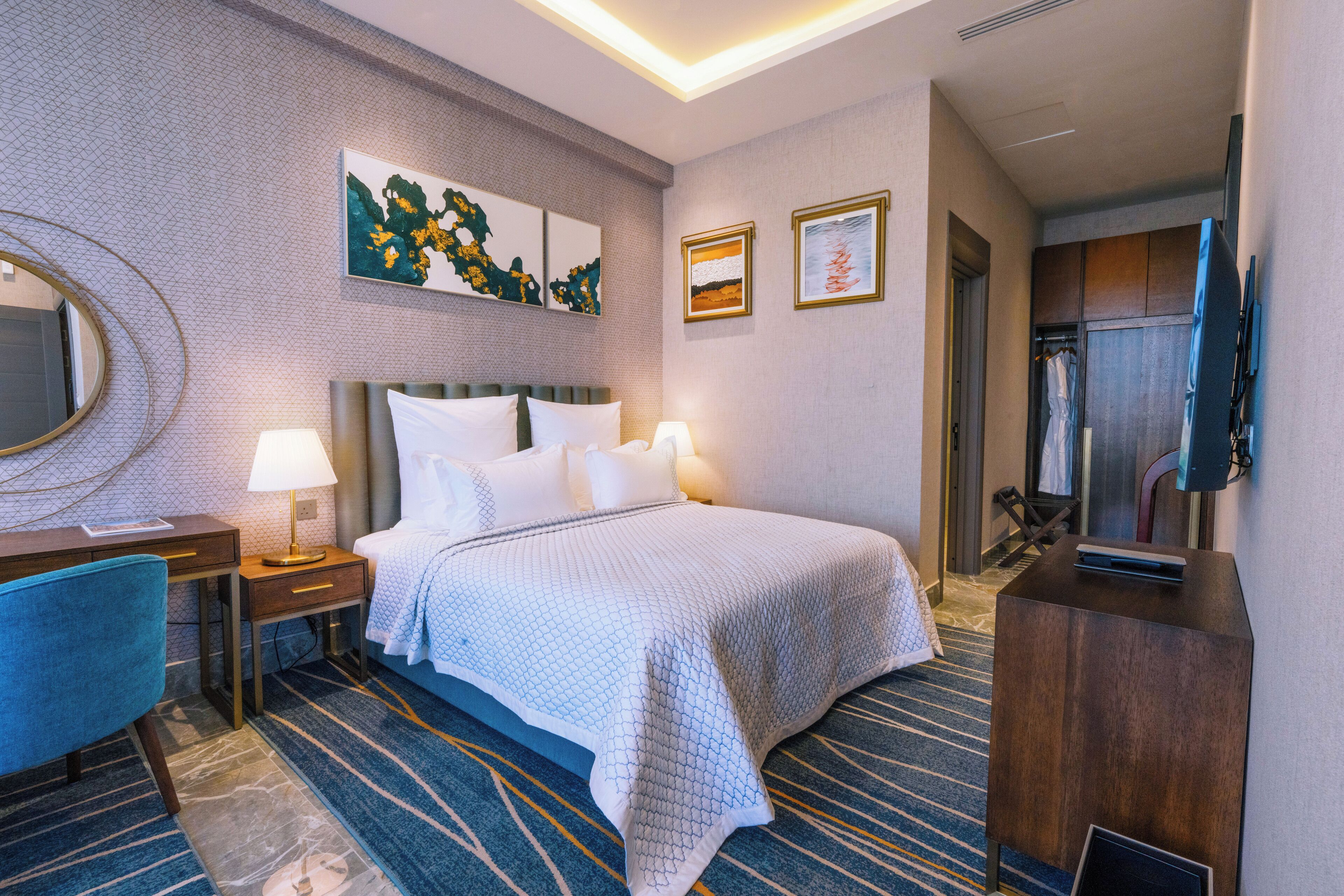 Deluxe Room | Minibar, desk, laptop workspace, blackout drapes