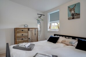 2 bedrooms, iron/ironing board, free WiFi, bed sheets - Dog Friendly Coastal Cottage by the Dunes (Winterton-on-Sea)