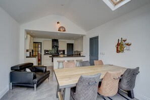 Fridge, microwave, oven, dishwasher - Dog Friendly Coastal Cottage by the Dunes (Winterton-on-Sea)