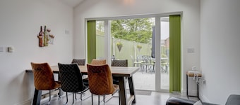 Dog Friendly Coastal Cottage by the Dunes