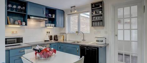 Fridge, microwave, oven, coffee/tea maker