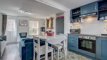 Réfrigérateur, micro-ondes, four, cafetière/bouilloire