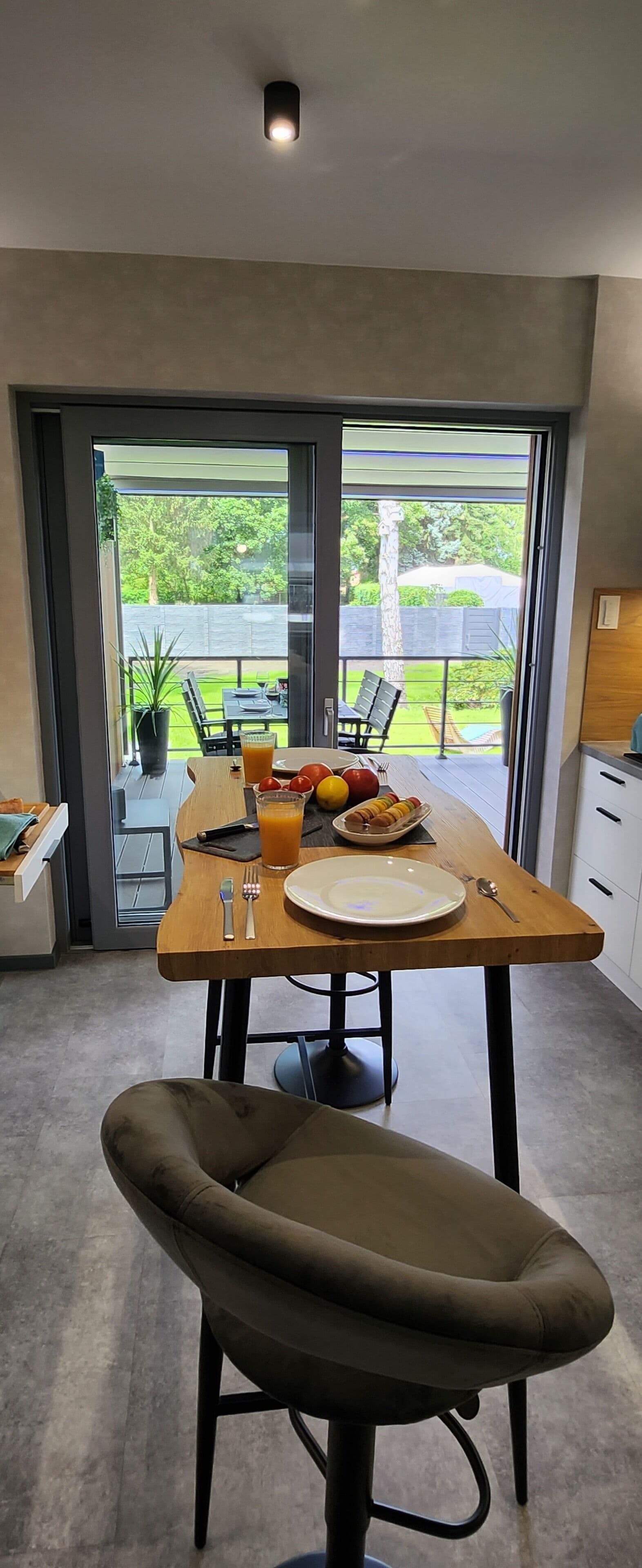 Design Apartment | Private kitchen | Full-size fridge, microwave, oven, stovetop