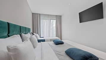 Deluxe Room | 1 bedroom, in-room safe, desk, laptop workspace
