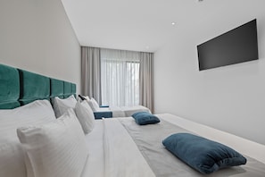 Deluxe Room | 1 bedroom, in-room safe, desk, laptop workspace