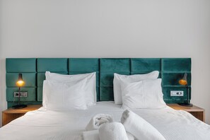 Deluxe-huone | 1 makuuhuone, tallelokero huoneessa, työpöytä