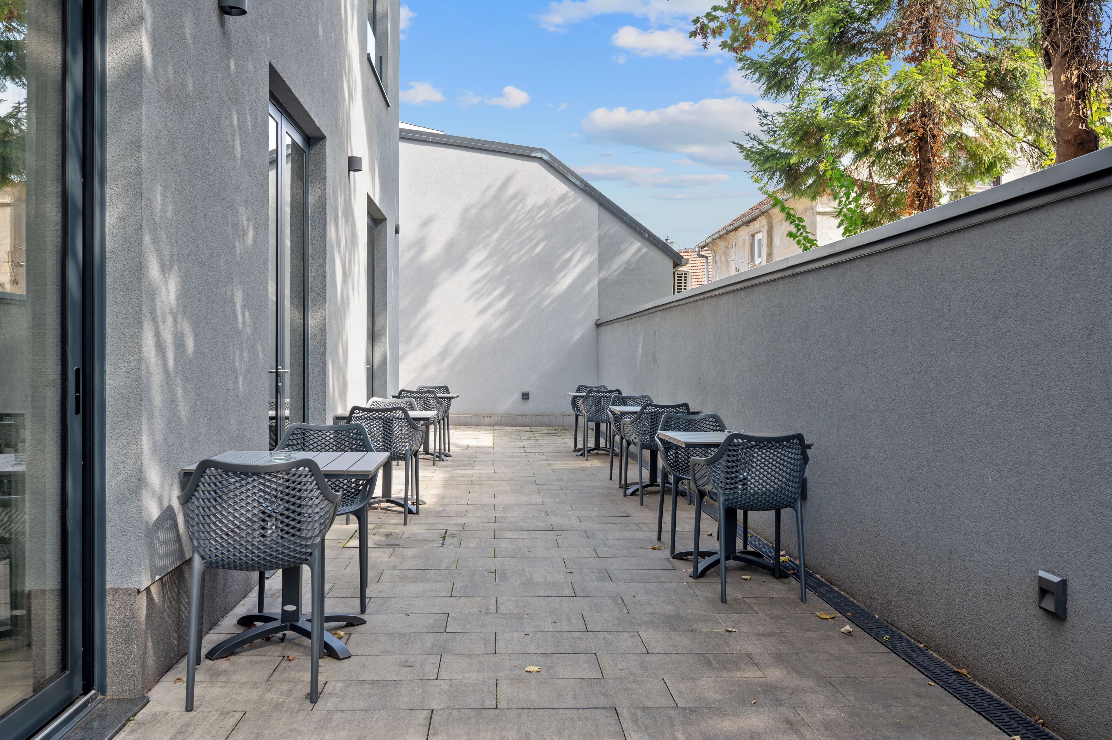 Deluxe Room | Terrace/patio