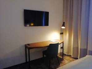 Quarto superior, 1 cama King | 1 quarto, cofres nos quartos, escrivaninha