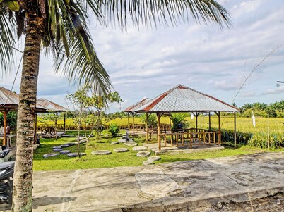 OYO 92005 Jabu Sihol