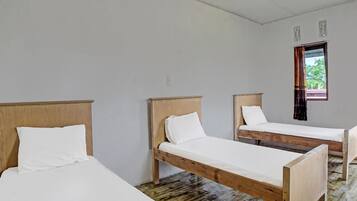 غرفة ثلاثية | مكتب وواي فاي مجانًا وملاءات أسرّة