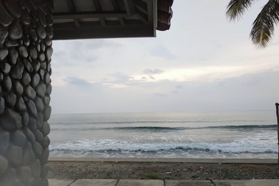 Hotel O Penginapan Putri Asih Sawarna