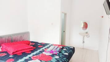 Quarto casal standard | Escrivaninha, Wi-Fi de cortesia, roupa de cama