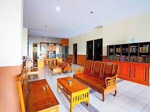 Coin salon dans le hall