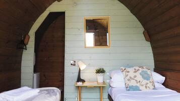 1 bedroom, bed sheets