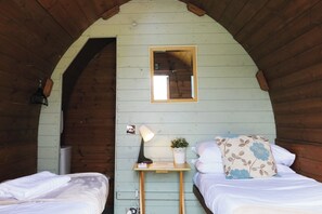 1 bedroom, bed sheets - Ocean View 2 - 1 Bed Pod - Llanrhidian (Swansea)