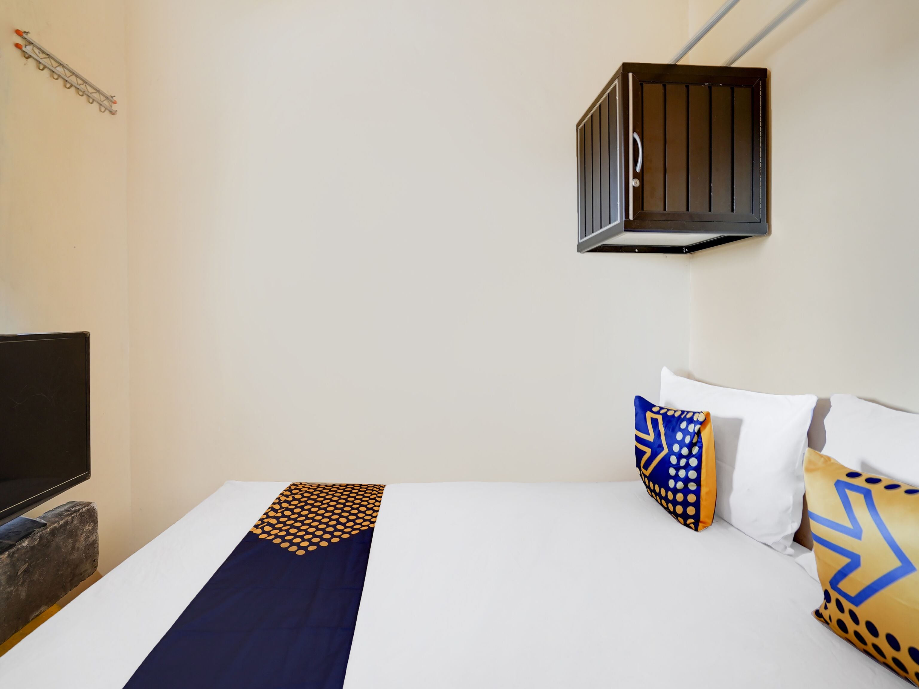 basic double room | free wifi, bed sheets