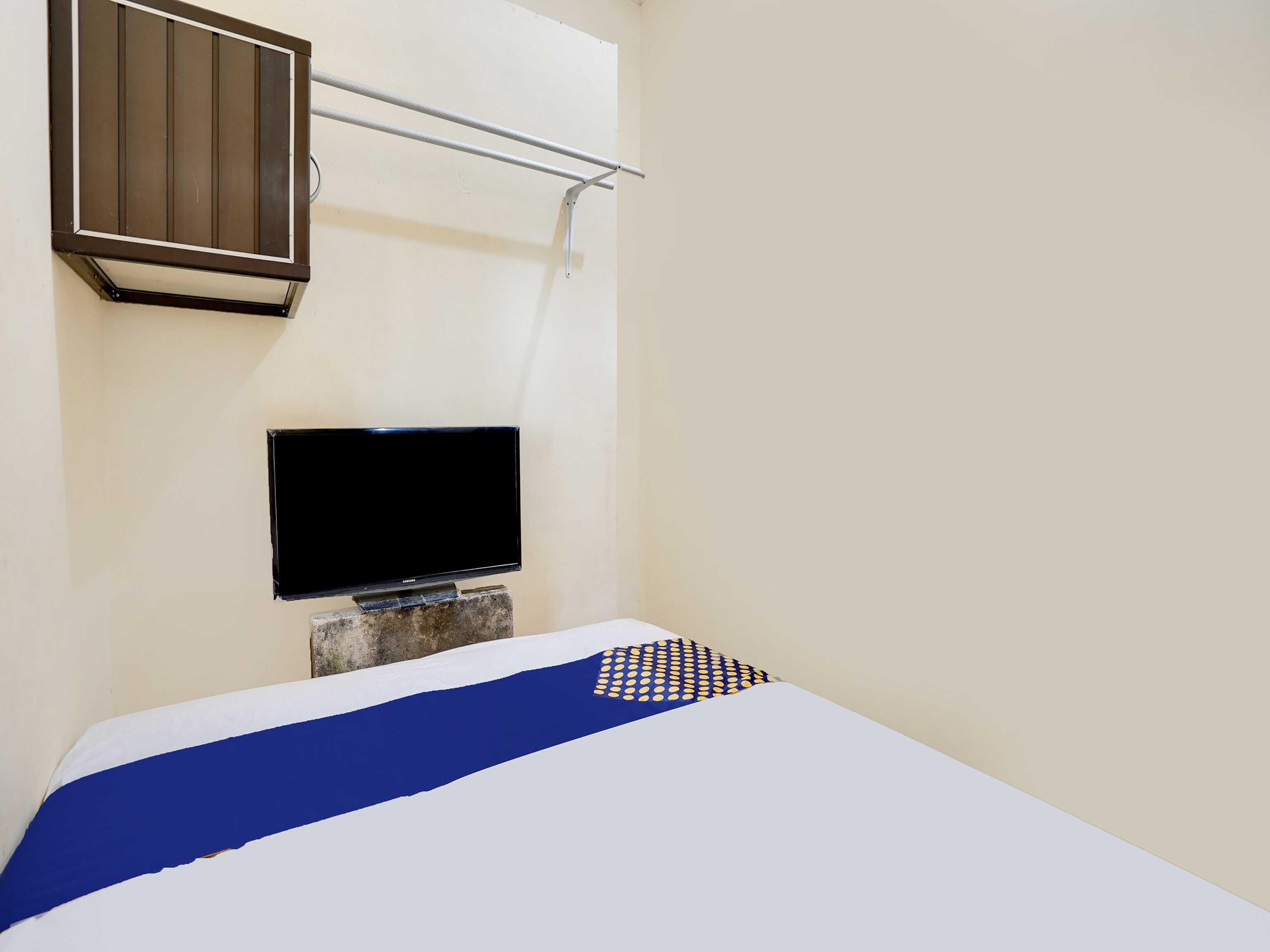 basic single room | free wifi, bed sheets