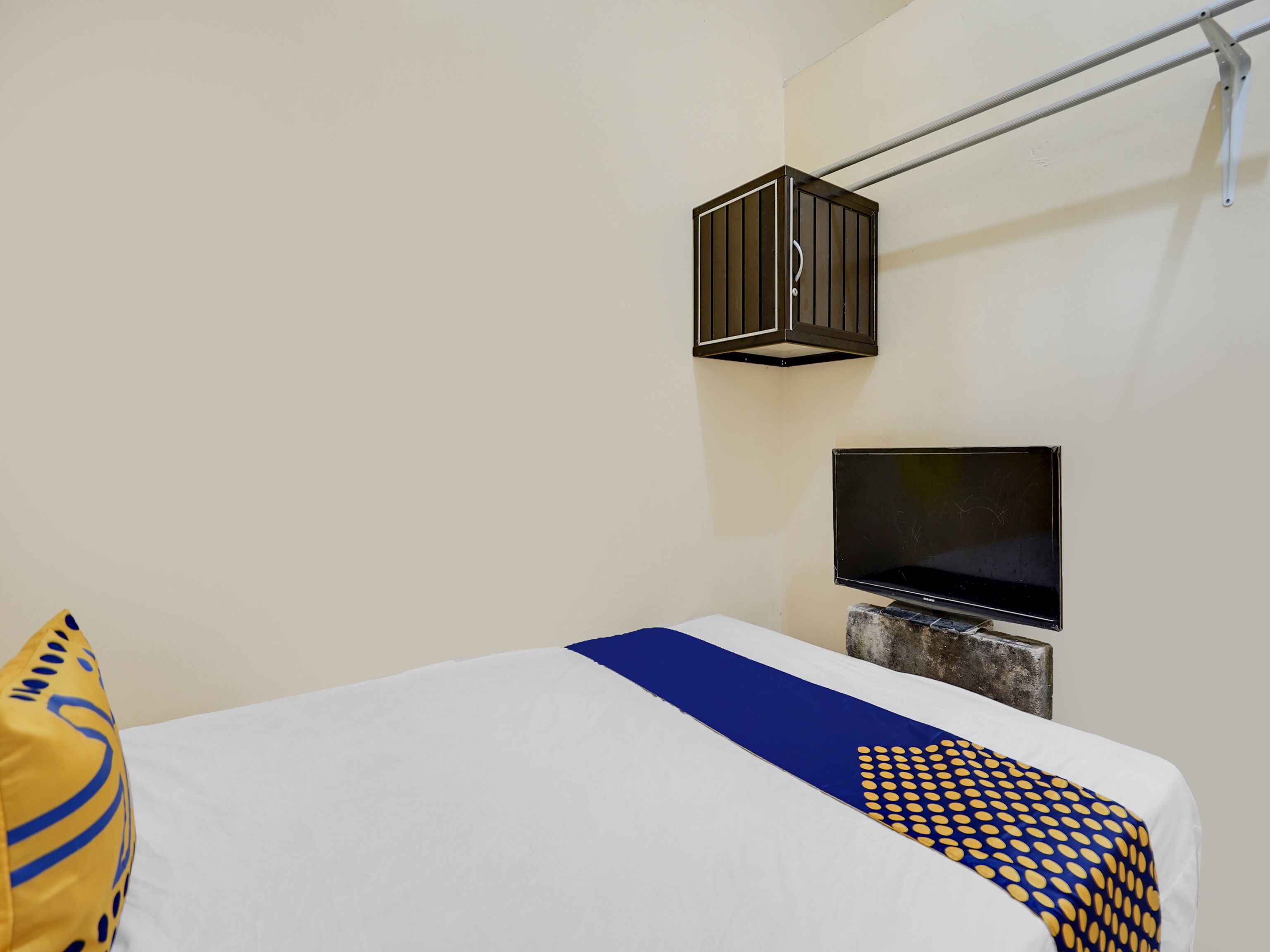 basic single room | free wifi, bed sheets