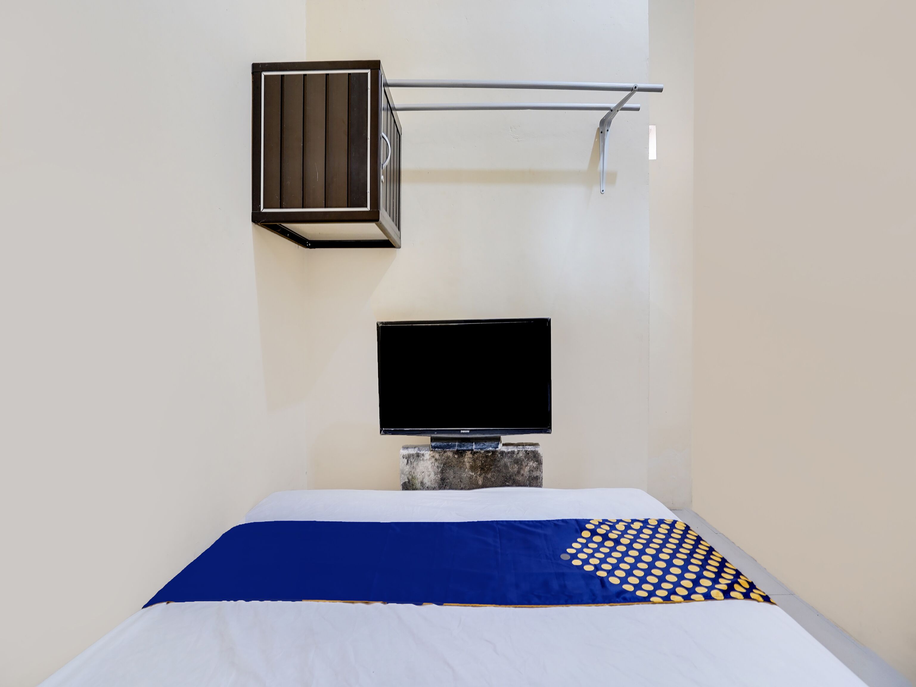 basic single room | free wifi, bed sheets
