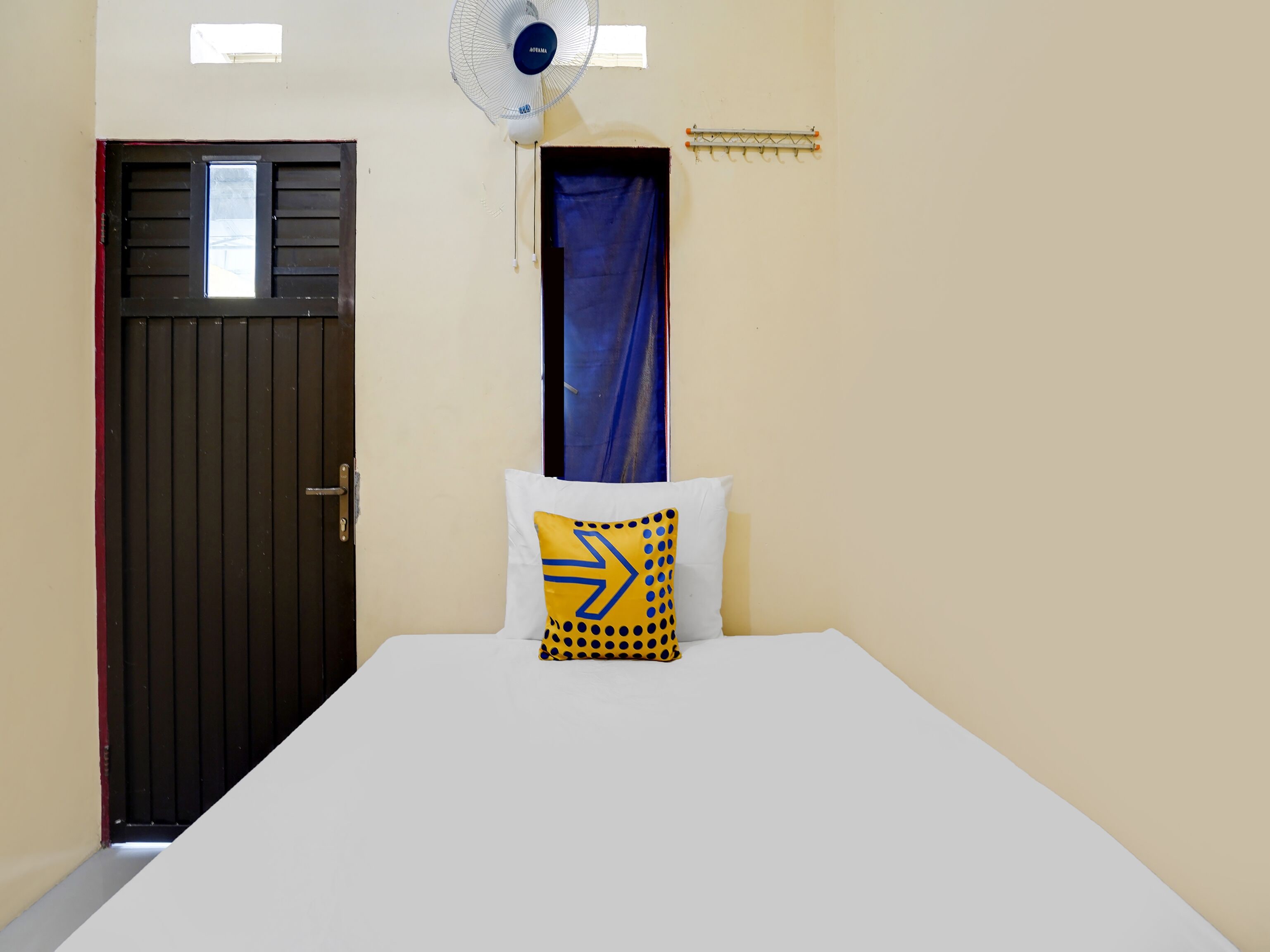 basic single room | free wifi, bed sheets
