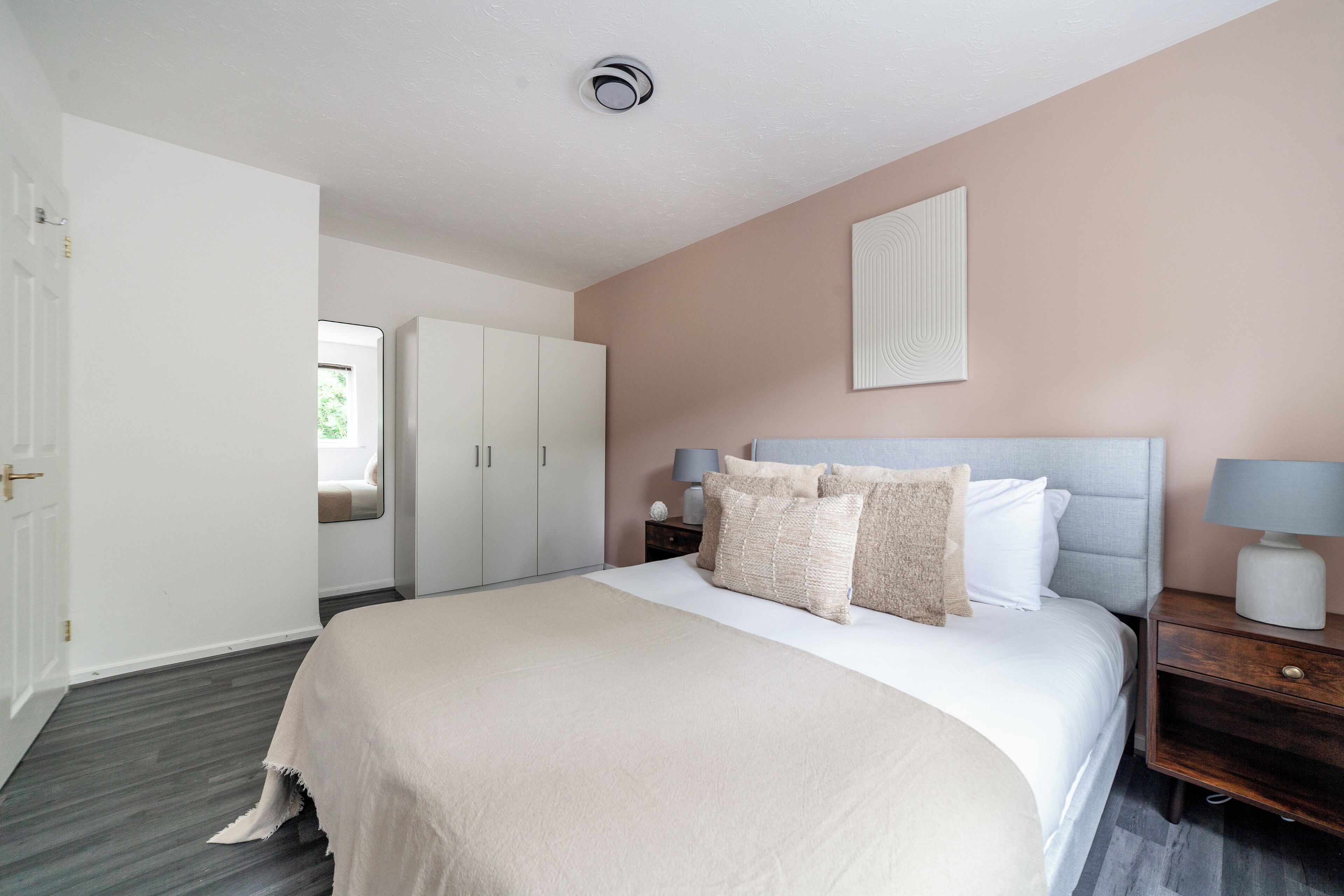 Apartment | 2 bedrooms, hypo-allergenic bedding, individually furnished