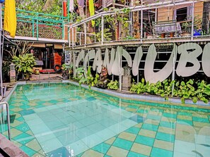 Outdoor pool - OYO Life 92084 Candi Candi Ubud Syariah (Prigen)