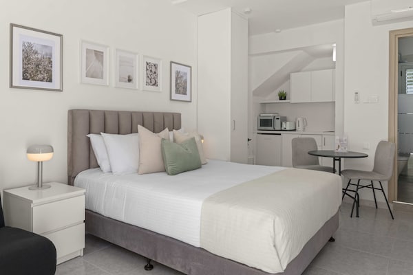 Phaedrus Living: Alkminis Seaside Suites Sand - Paphos