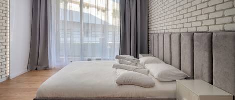 Studio Suite | Hypo-allergenic bedding, individually decorated, individually furnished