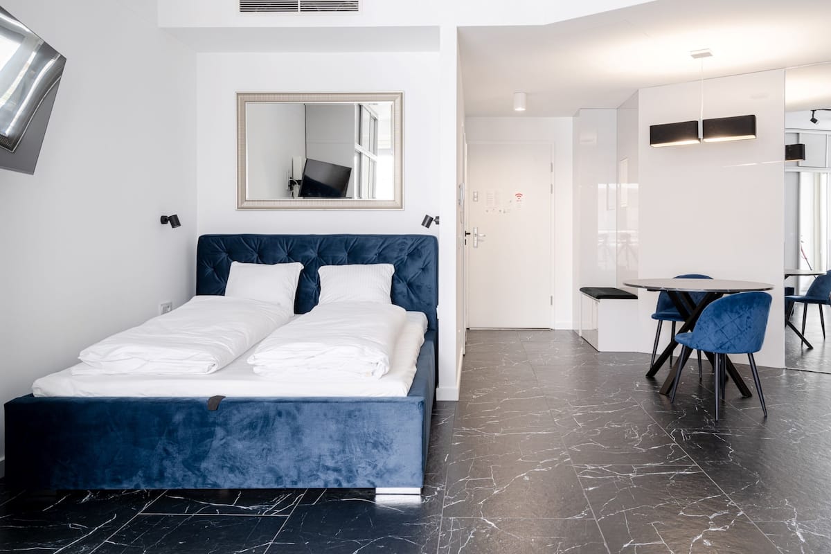 Superior Apartment | 1 bedroom, iron/ironing board, free WiFi