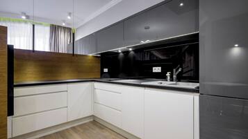 Studio | Private kitchenette | Fridge, microwave, stovetop, dishwasher