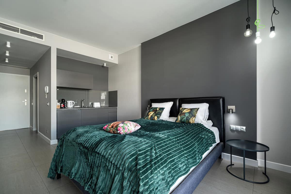 Apartment | Hypo-allergenic bedding, individually decorated, individually furnished