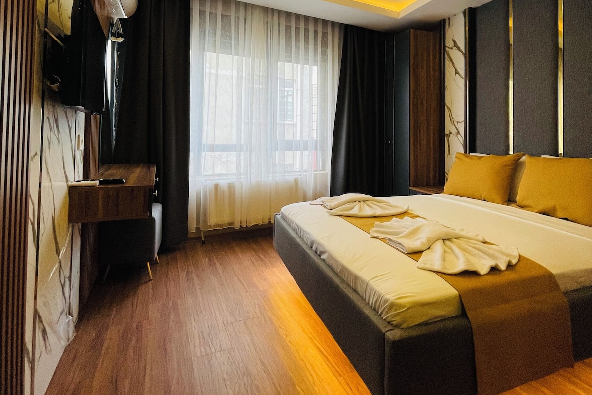 Hypo-allergenic bedding, in-room safe, individually decorated