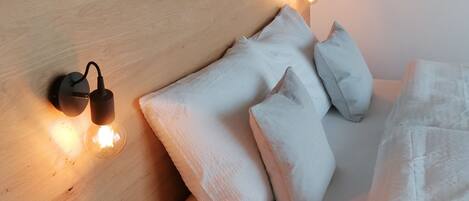 2 bedrooms, travel crib, WiFi