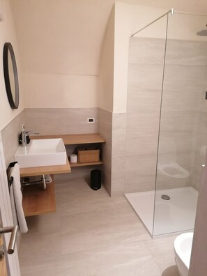 Shower, hair dryer, bidet, towels - Fruemess Superior (Partschins)