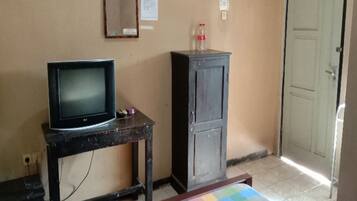 Deluxe Double Room | Laptop workspace, free WiFi, bed sheets