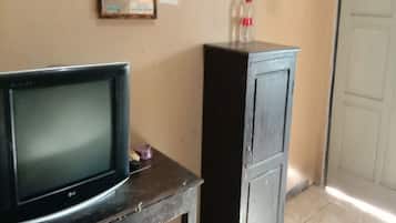 Deluxe Double Room | Laptop workspace, free WiFi, bed sheets